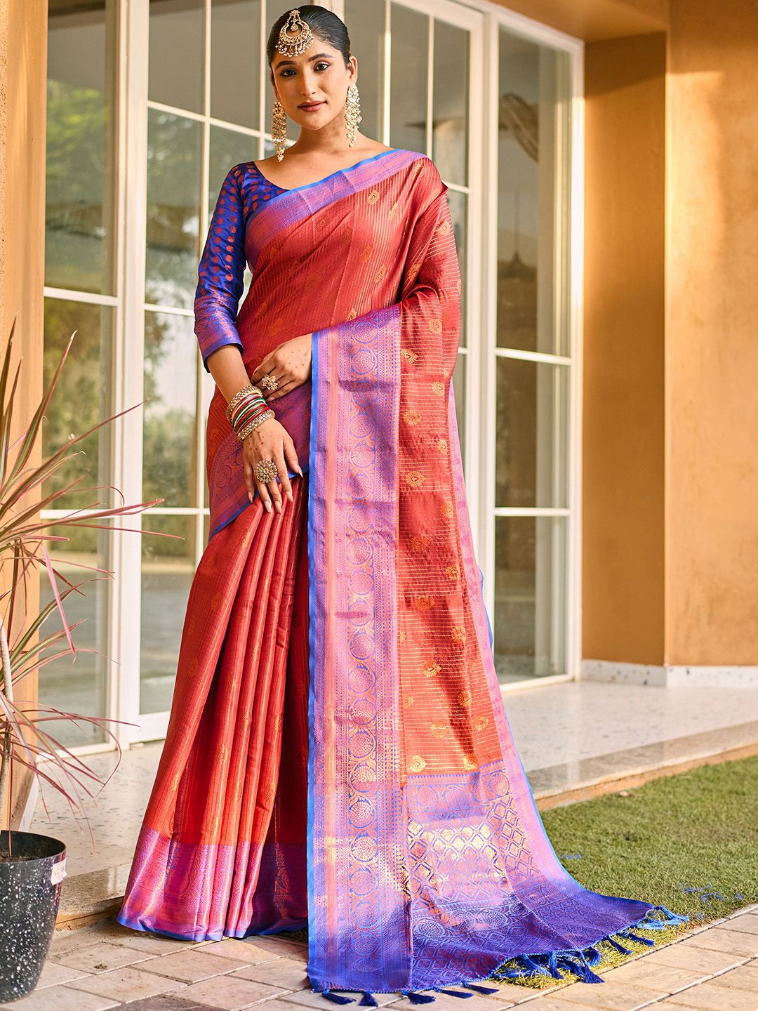 

Ishin Woven Design Zari Kanjeevaram Saree, Red