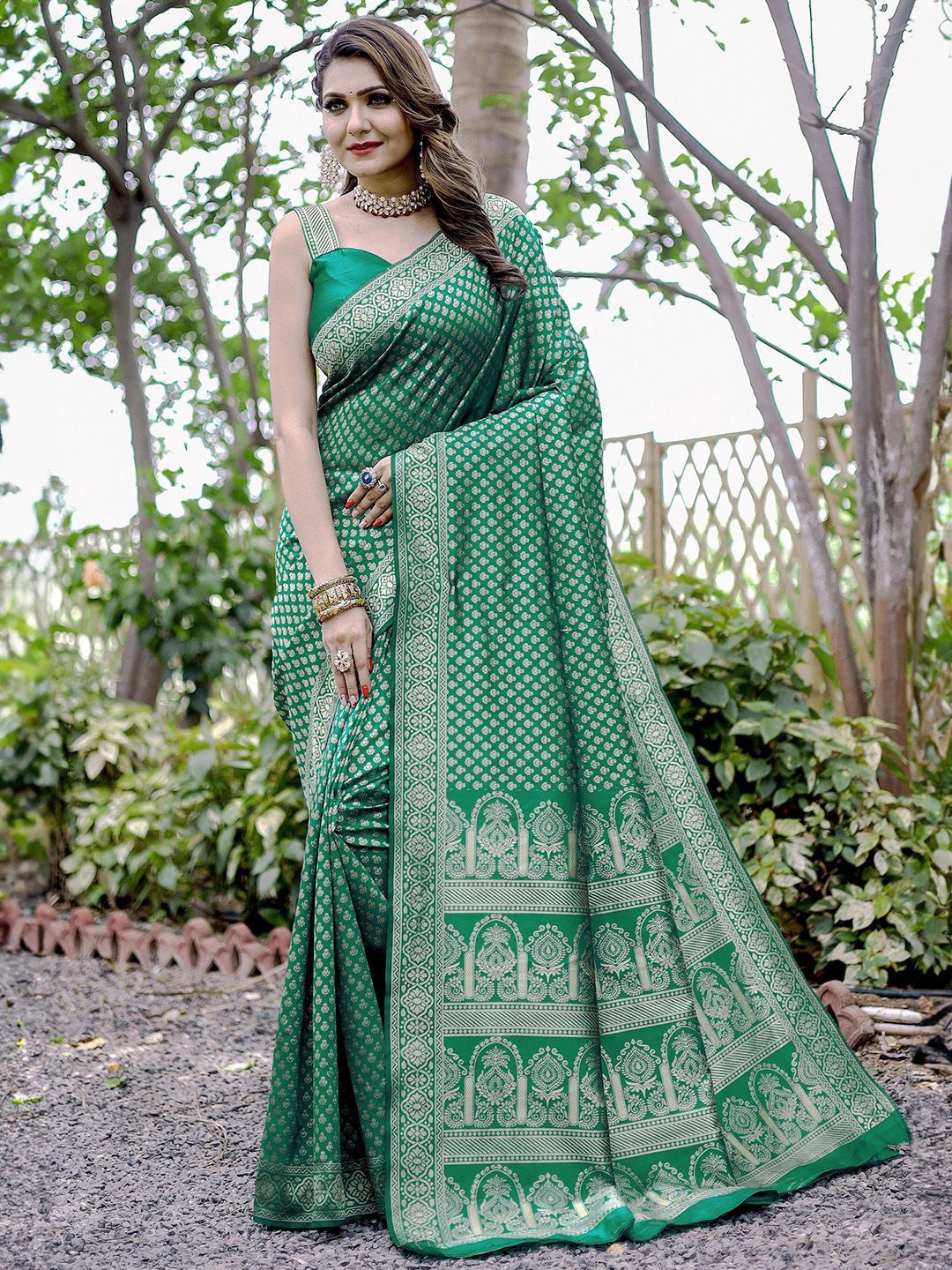 

Ishin Woven Design Zari Banarasi Saree, Green