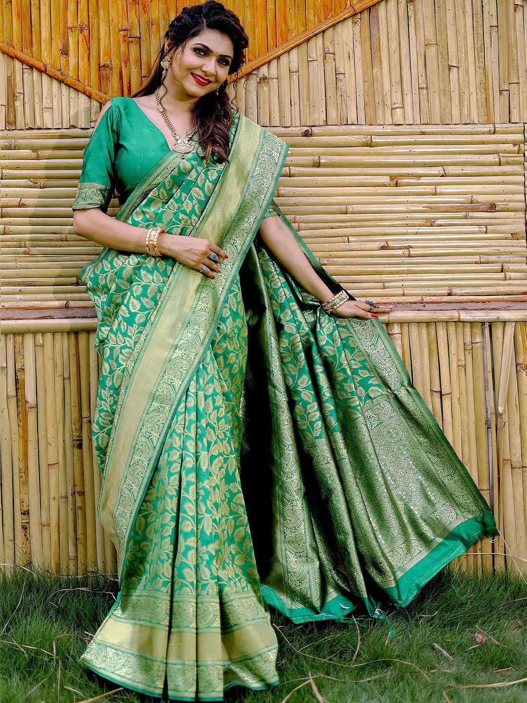 

Ishin Woven Design Zari Banarasi Saree, Green