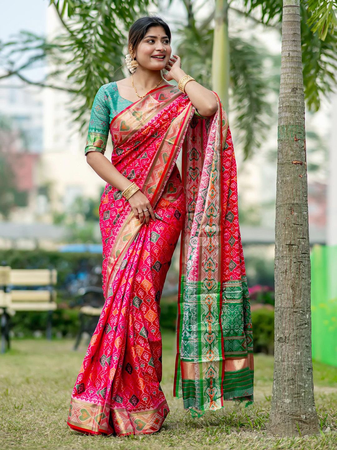 

Ishin Ethnic Motifs Zari Banarasi Saree, Pink