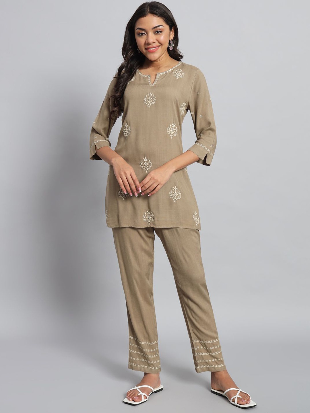 

akheri Floral Embroidered Notched Neck Chikankari Straight Kurti With Trousers, Beige