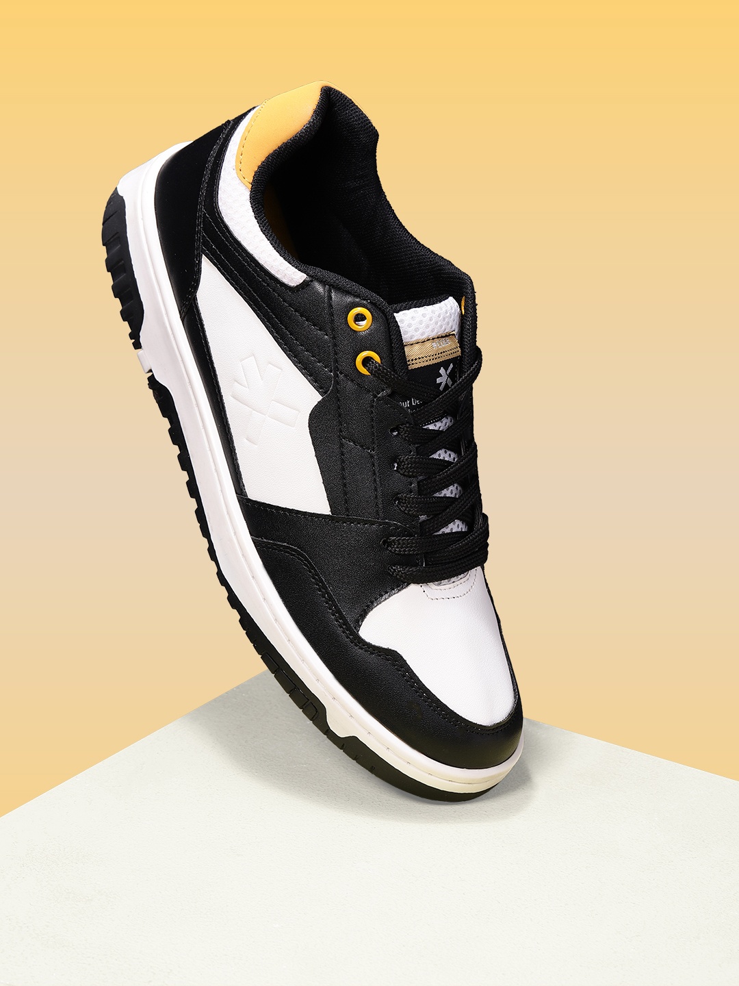 

HRX by Hrithik Roshan Men Colourblocked Sneakers, White