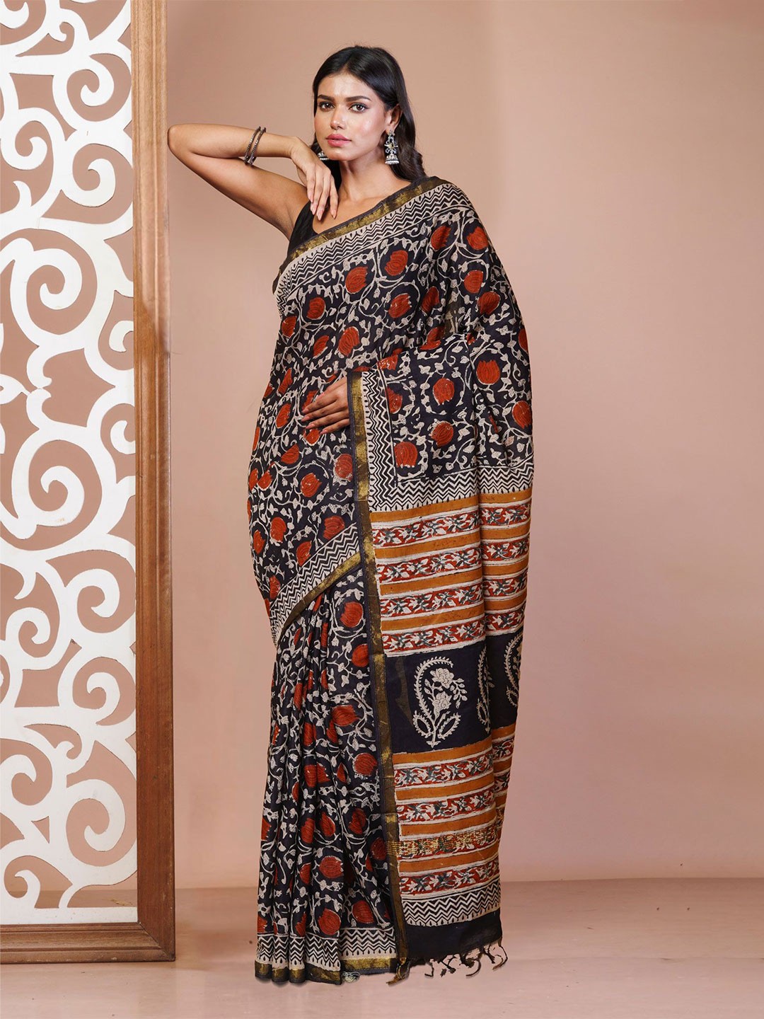 

Unnati Silks Ethnic Motif Zari Woven Handloom Bagru Saree, Black