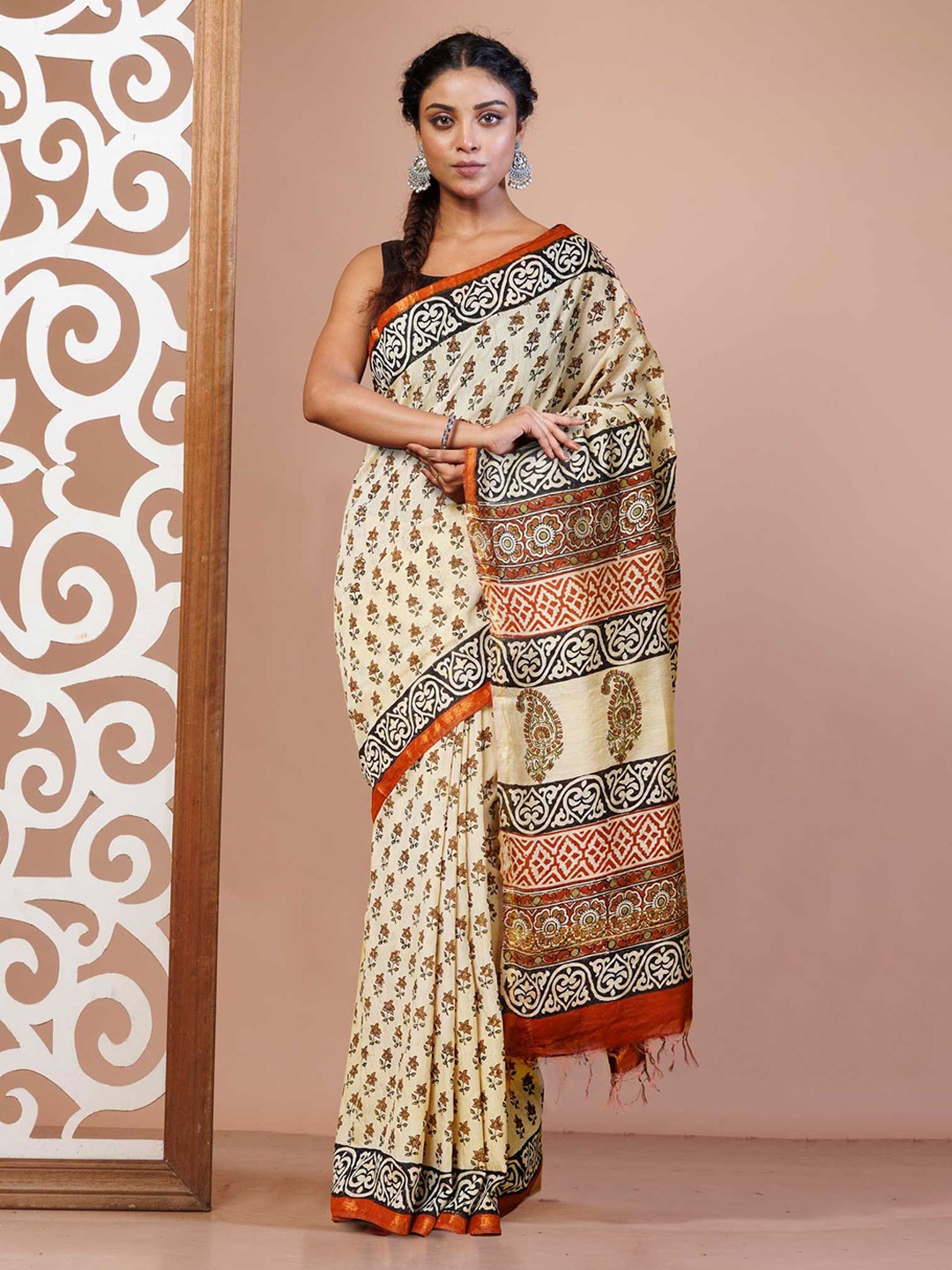 

Unnati Silks Ethnic Motifs Printed Zari Handloom Bagru Saree, Cream