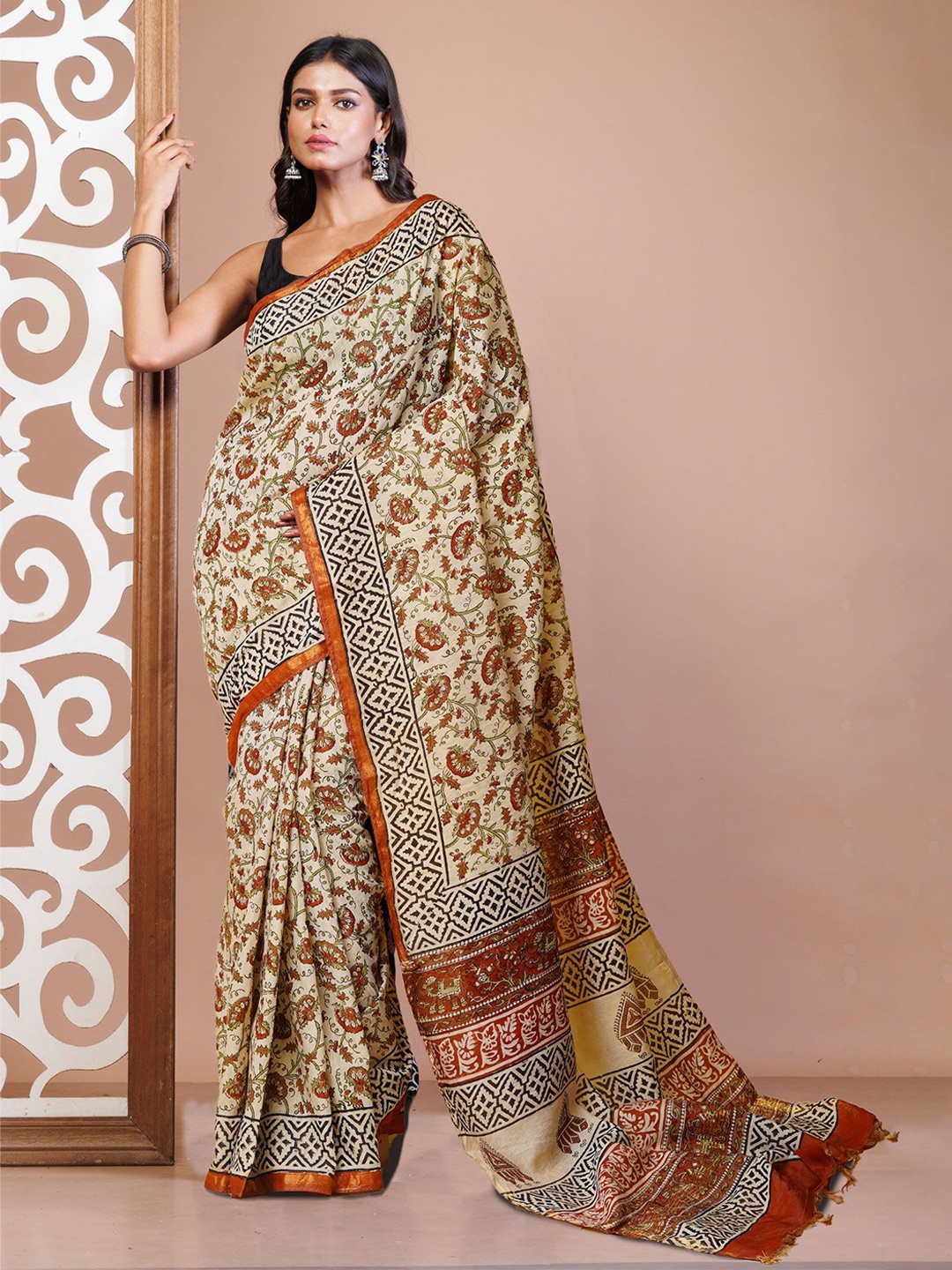 

Unnati Silks Floral Zari Handloom Bagru Saree, Cream