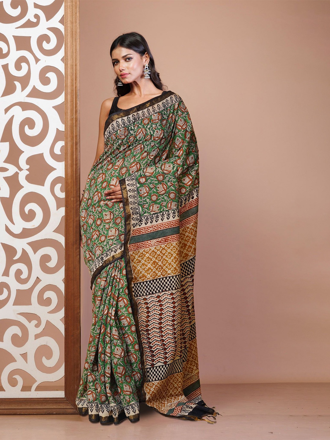 

Unnati Silks Ethnic Motif Zari Woven Handloom Bagru Saree, Green