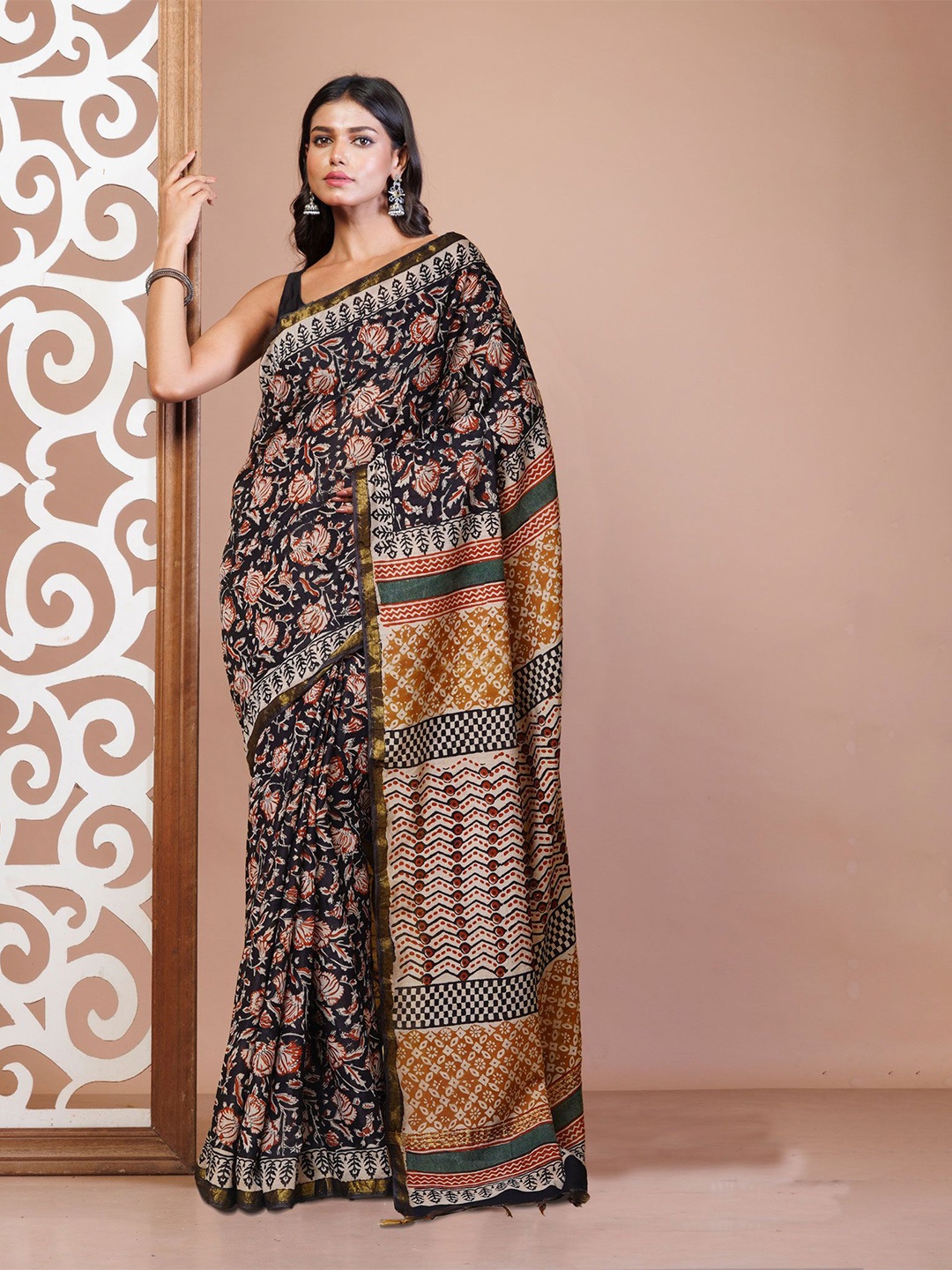 

Unnati Silks Women Printed Handloom Bagru Saree, Black