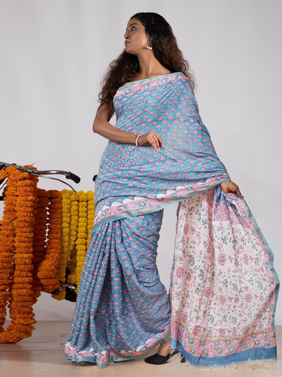

Unnati Silks Ethnic Motifs Zari Handloom Chanderi Saree, Blue