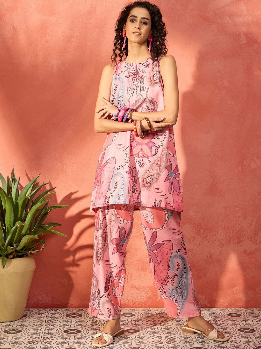 

InWeave Floral Printed Regular Kurti with Trousers, Pink