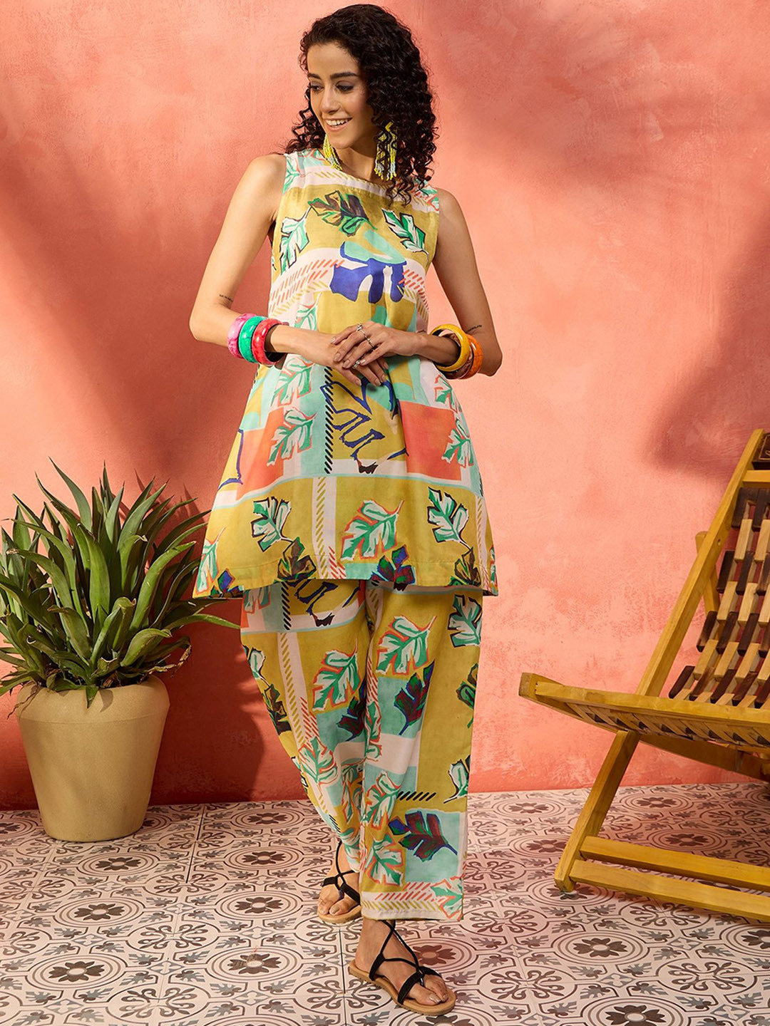 

InWeave Floral Printed Sleveless A Line Kurti with Trousers, Green
