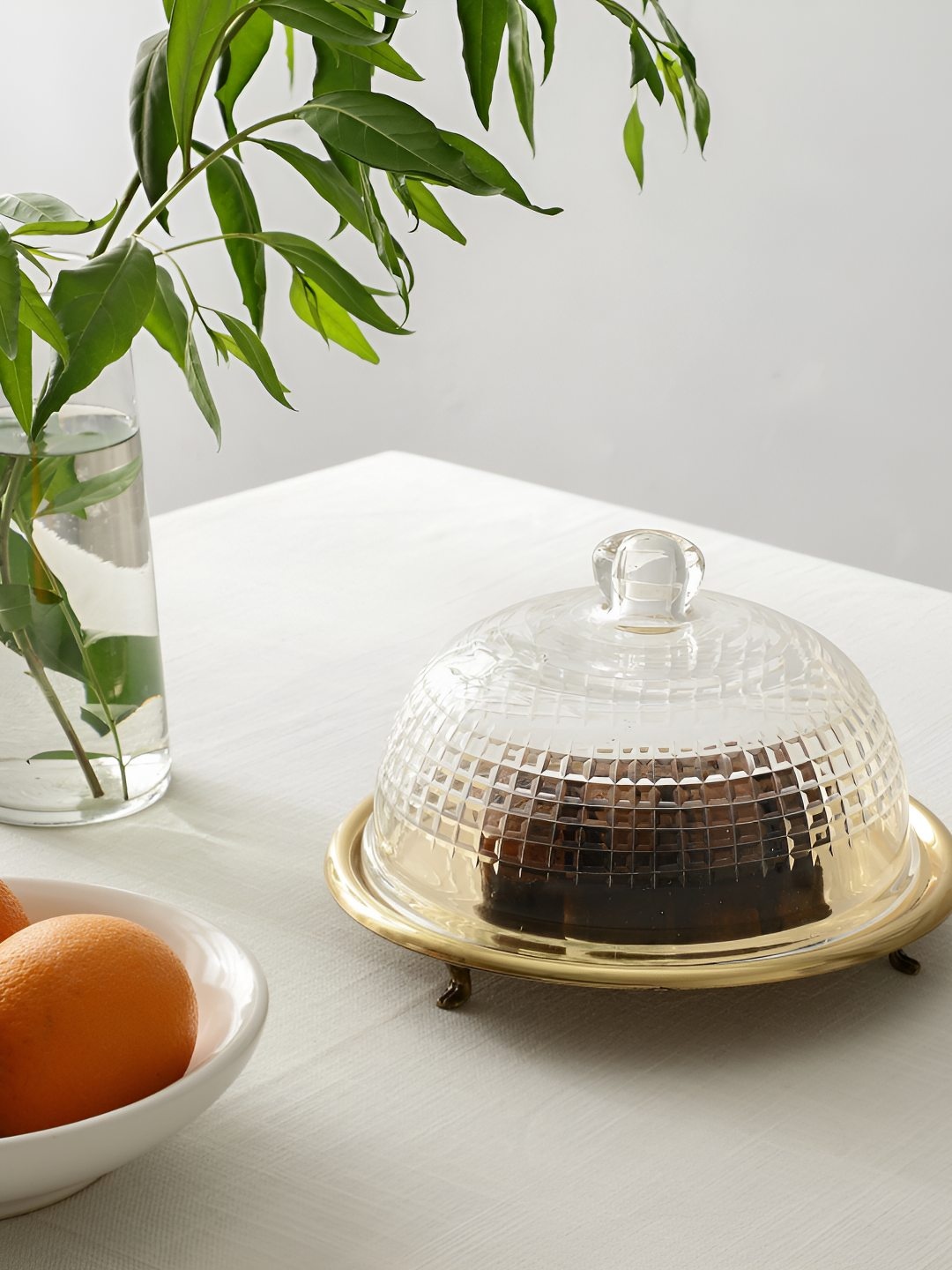 

Decor de Maison Gold Toned & Transparent Textured Leafy Glass Cake Dome