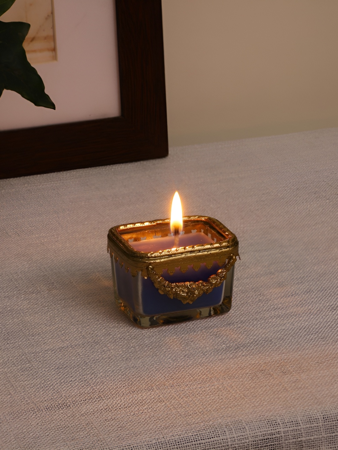 

Decor de Maison Blue & Gold Toned Textured Ocean Breeze Scented Jar Candle