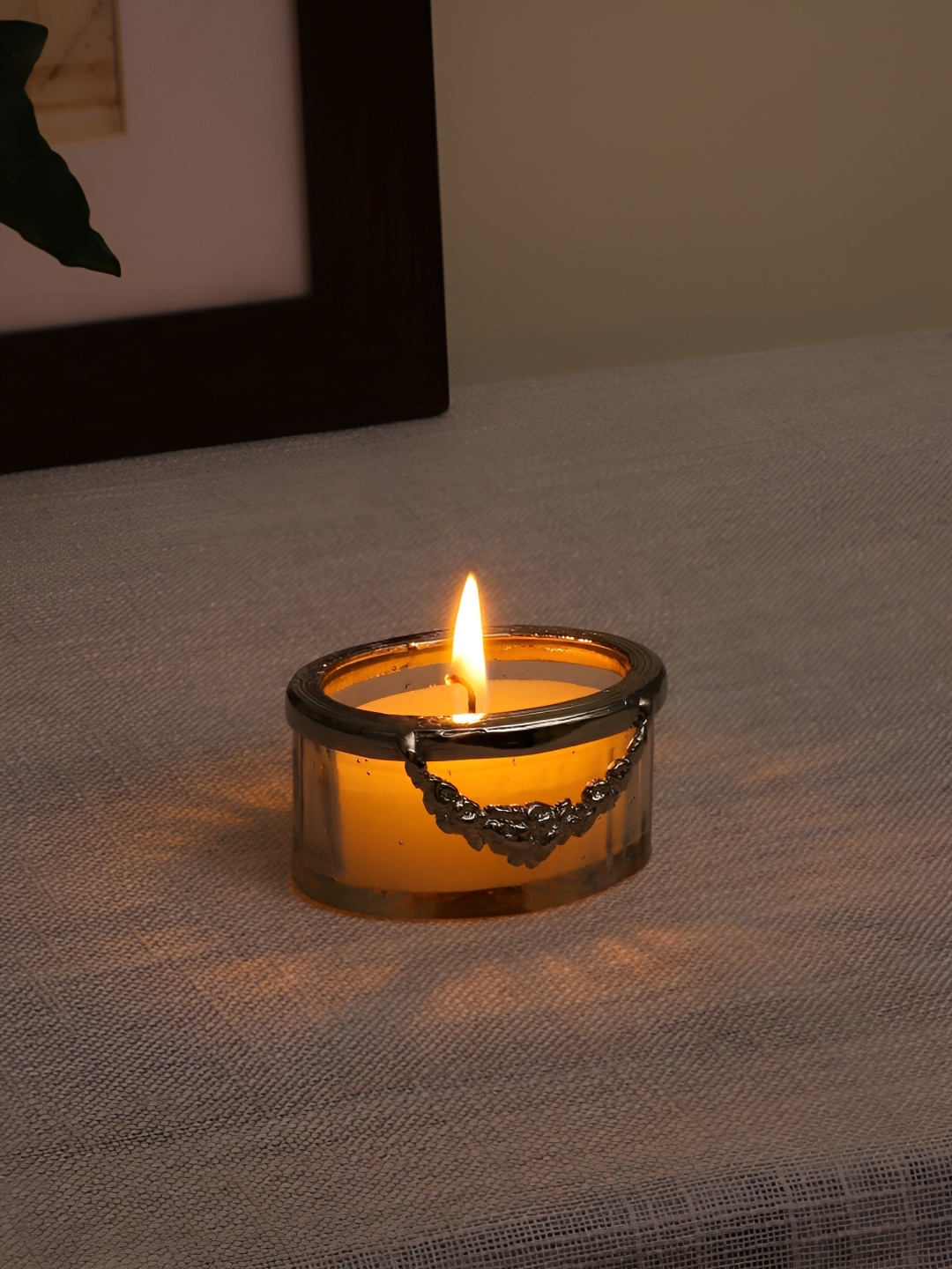 

Decor de Maison White & Silver Toned Textured Snowy Whisper Scented Jar Candle