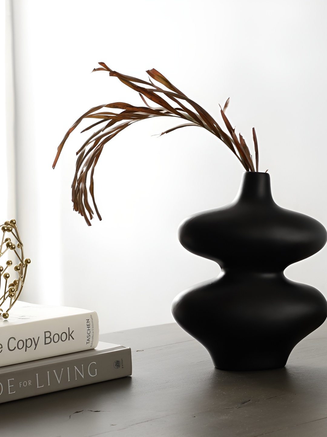 

Decor de Maison Black Ceramic Sculptural Shaped Flower Vase