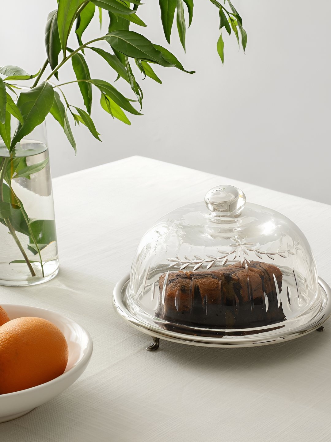 

Decor de Maison Silver Toned & Transparent Textured Leafy Cake Glass Dome