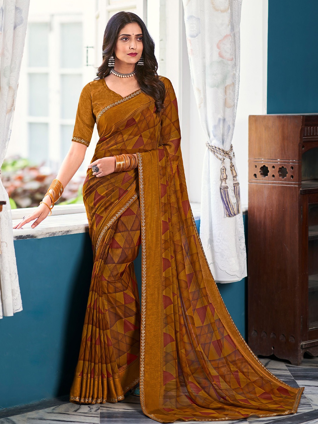 

Laxmipati Women Printed Saree With blouse, Mustard
