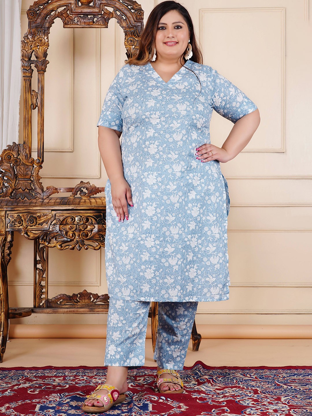 

Chaukas Plus Size Floral Printed Straight Pure Cotton Kurta with Trousers, Blue