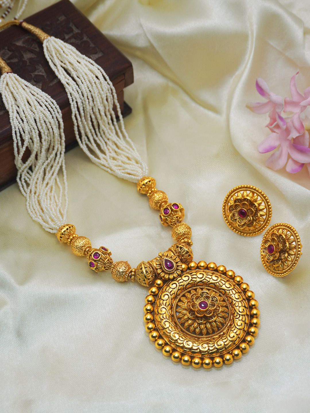

Niscka Gold Plated Artificial Beads Jewellery Set