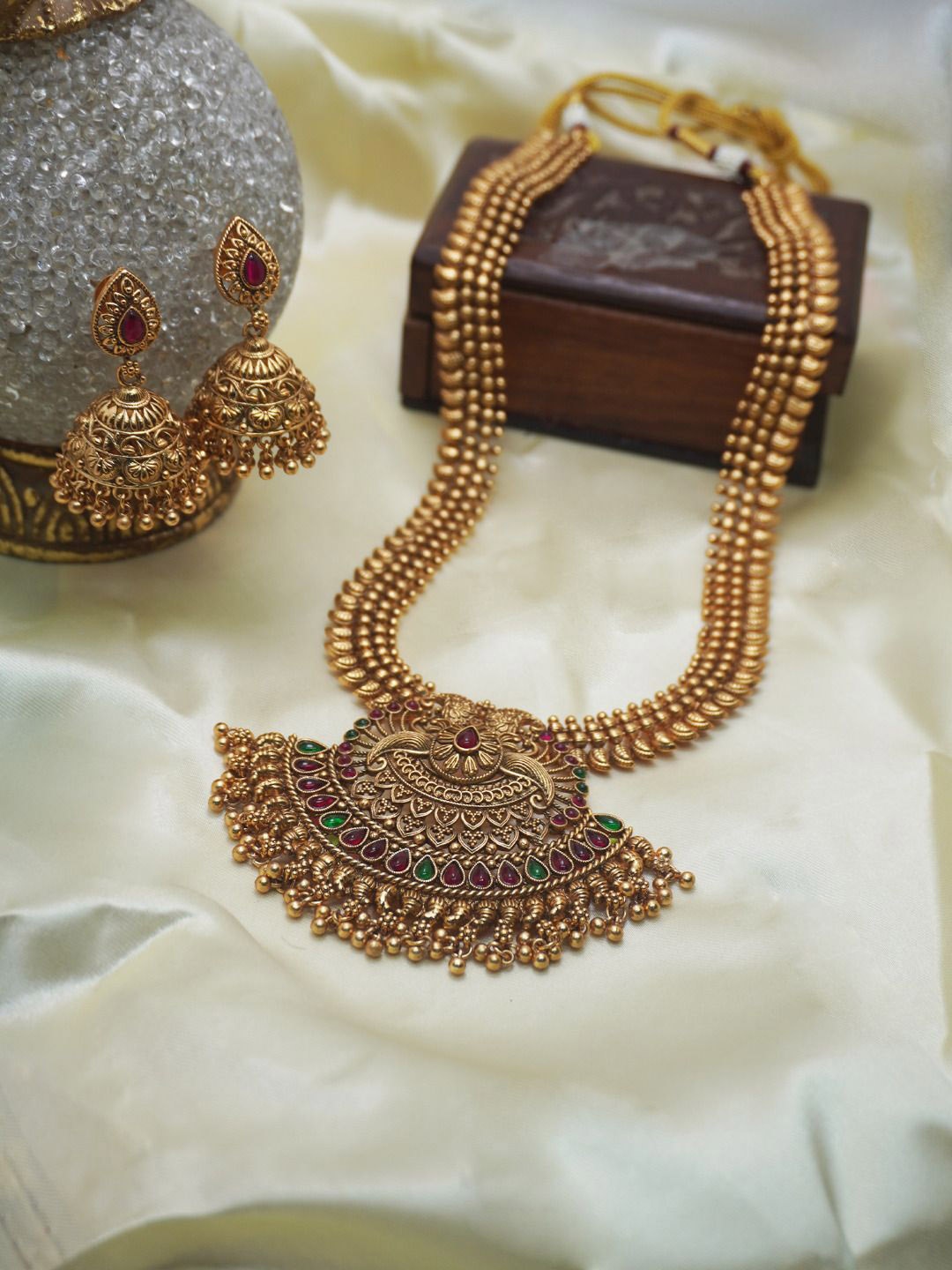 

Niscka Gold-Plated Stone-Studded & Beaded Details Temple Jewellery Set