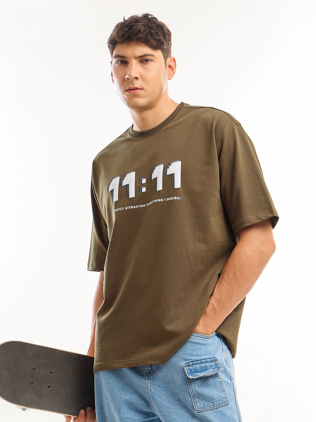 

Beyoung Men Typography Printed Applique T-shirt, Brown