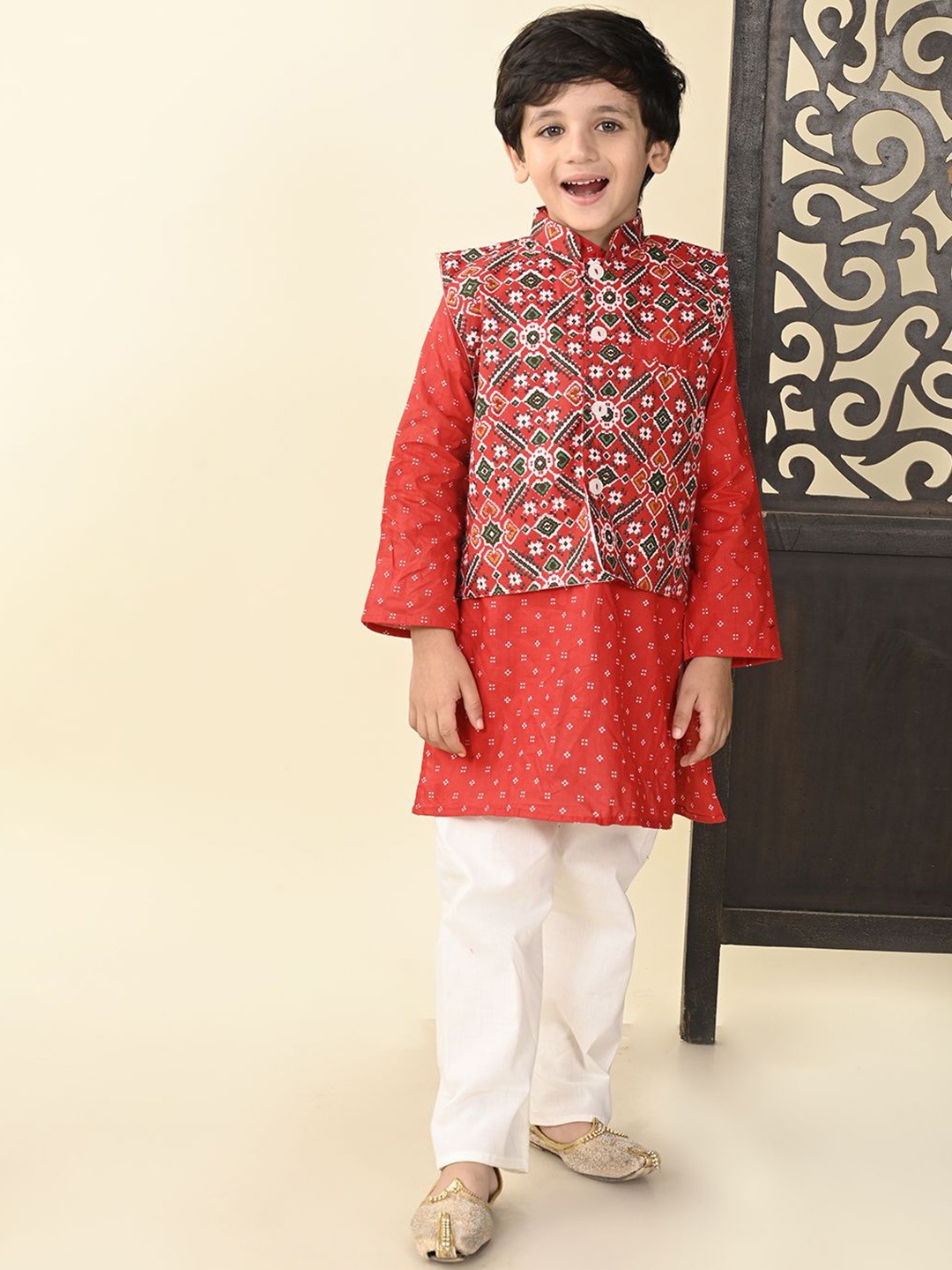 

Superminis Boys Printed Mandarin Collar Pure Cotton Kurta with Pyjamas & Nehru Jacket, Red