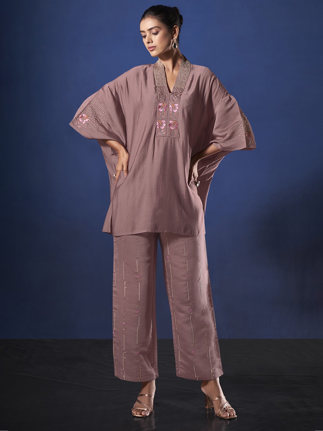 

AUTUMN LANE Embroidered V-Neck Top With Trousers, Brown