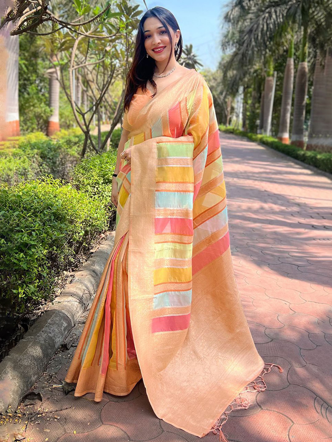 

LeeliPeeri Designer Woven Design Zari Organza Banarasi Saree, Peach