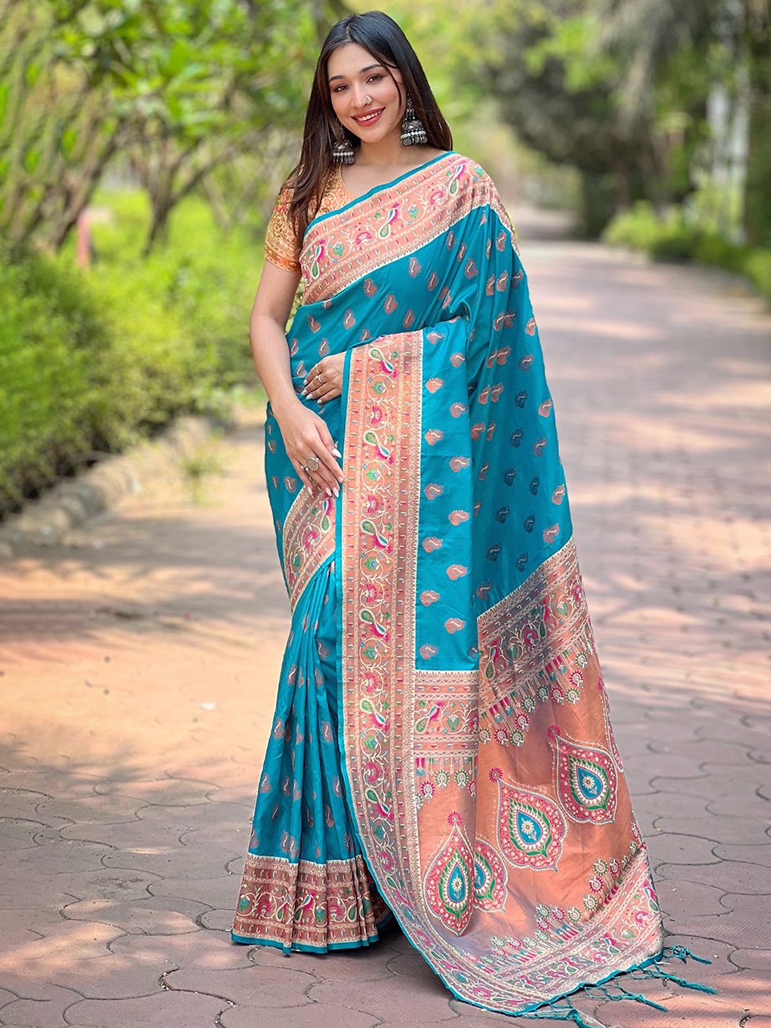 

LeeliPeeri Designer Woven Design Zari Paithani Saree, Blue