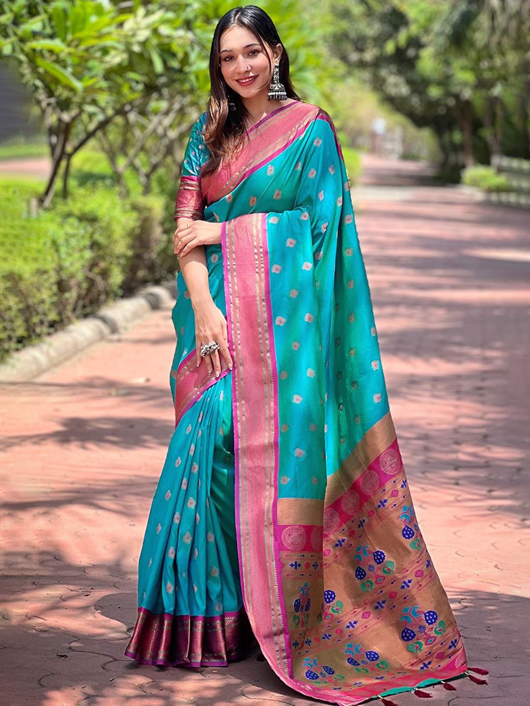

LeeliPeeri Designer Woven Design Zari Paithani Saree, Blue