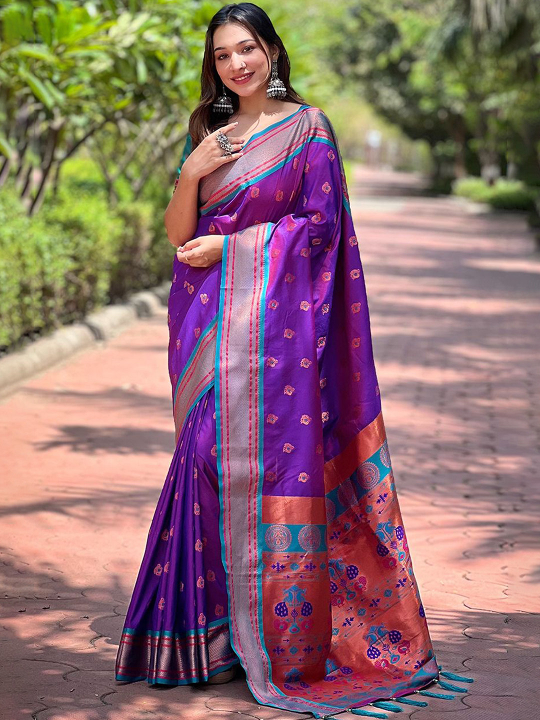 

LeeliPeeri Designer Woven Design Zari Paithani Saree, Purple