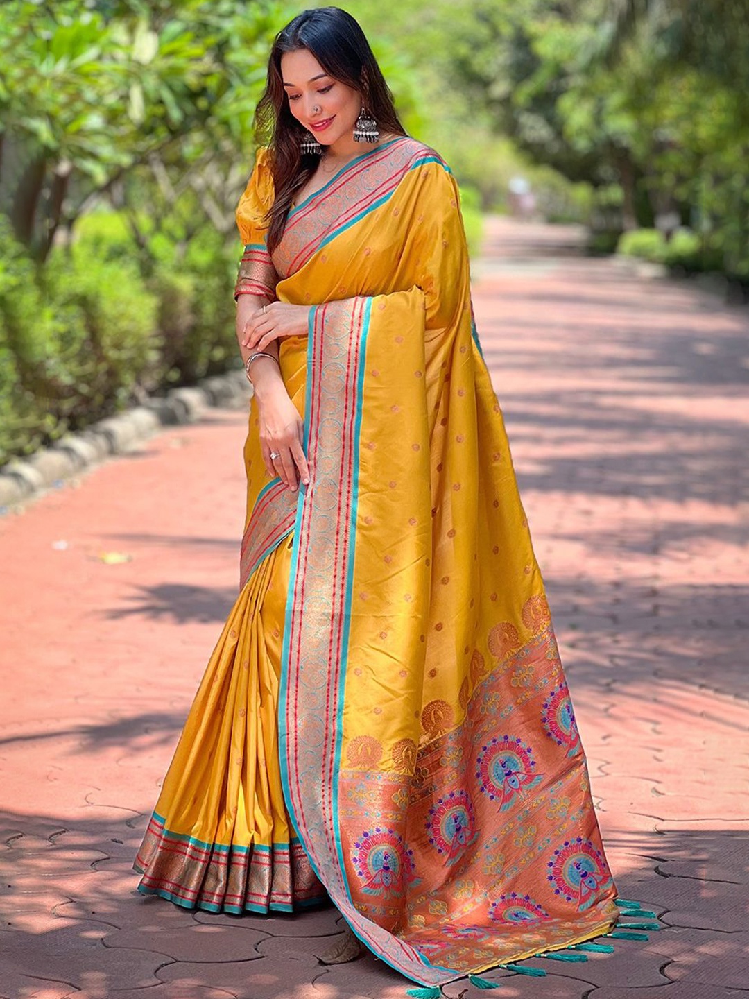 

LeeliPeeri Designer Woven Design Zari Paithani Saree, Yellow