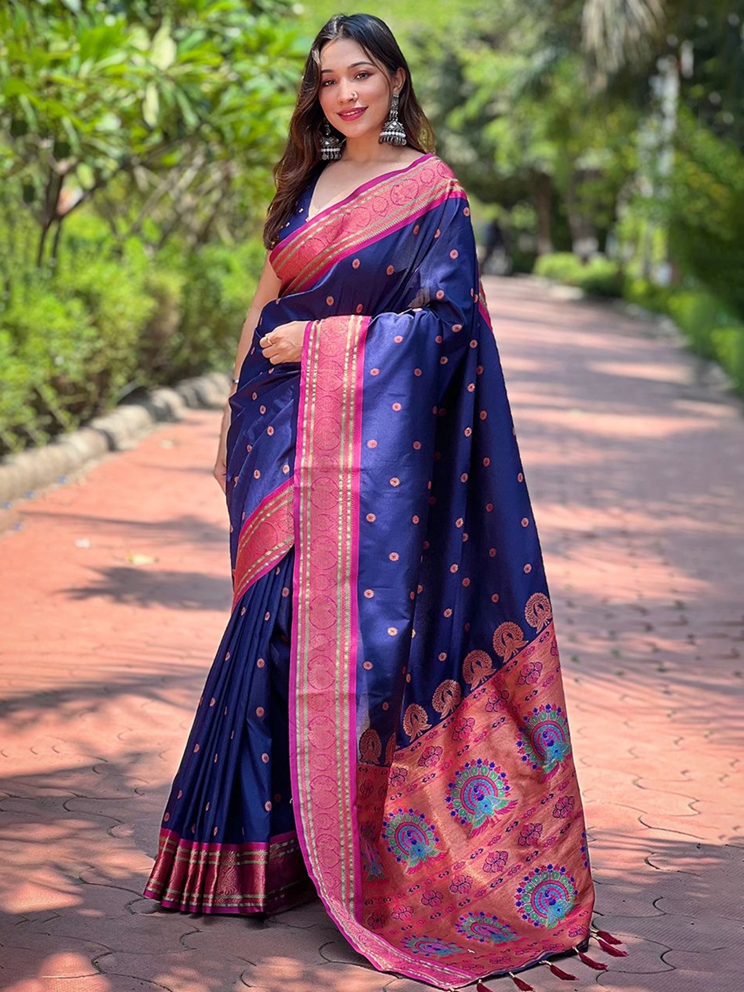 

LeeliPeeri Designer Ethnic Motif Zari Woven Paithani Saree, Navy blue