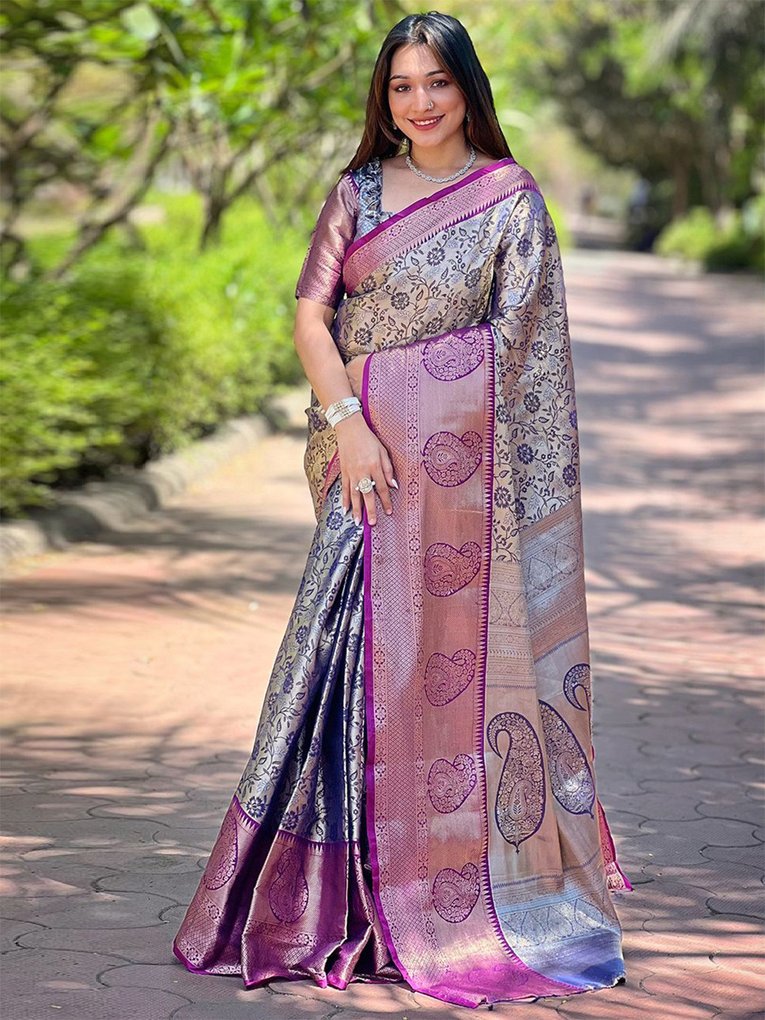 

LeeliPeeri Designer Woven Design Zari Kanjeevaram Saree, Grey