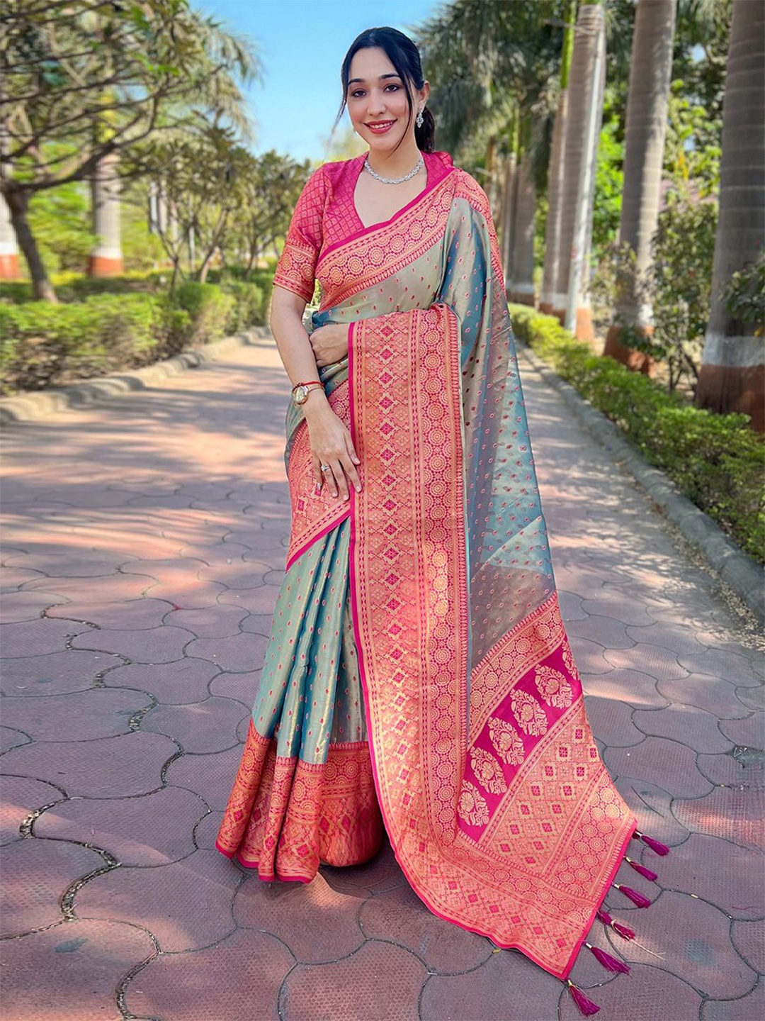 

LeeliPeeri Designer Woven Design Zari Tussar Saree, Green