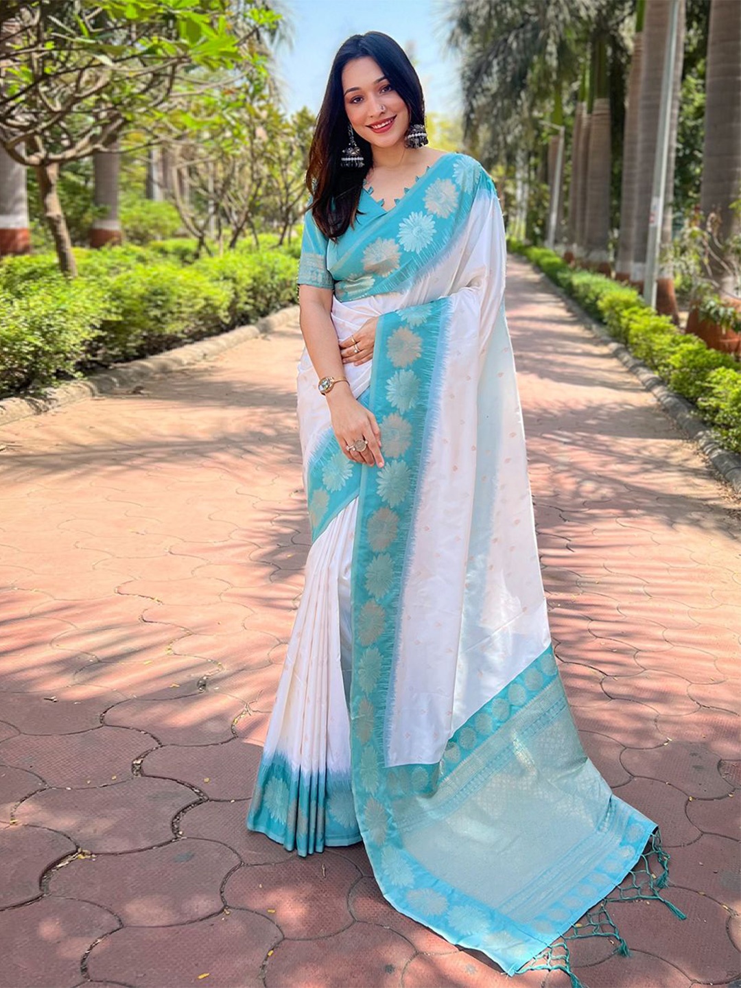 

LeeliPeeri Designer Ethnic Motifs Woven Design Zari Tussar Saree, White
