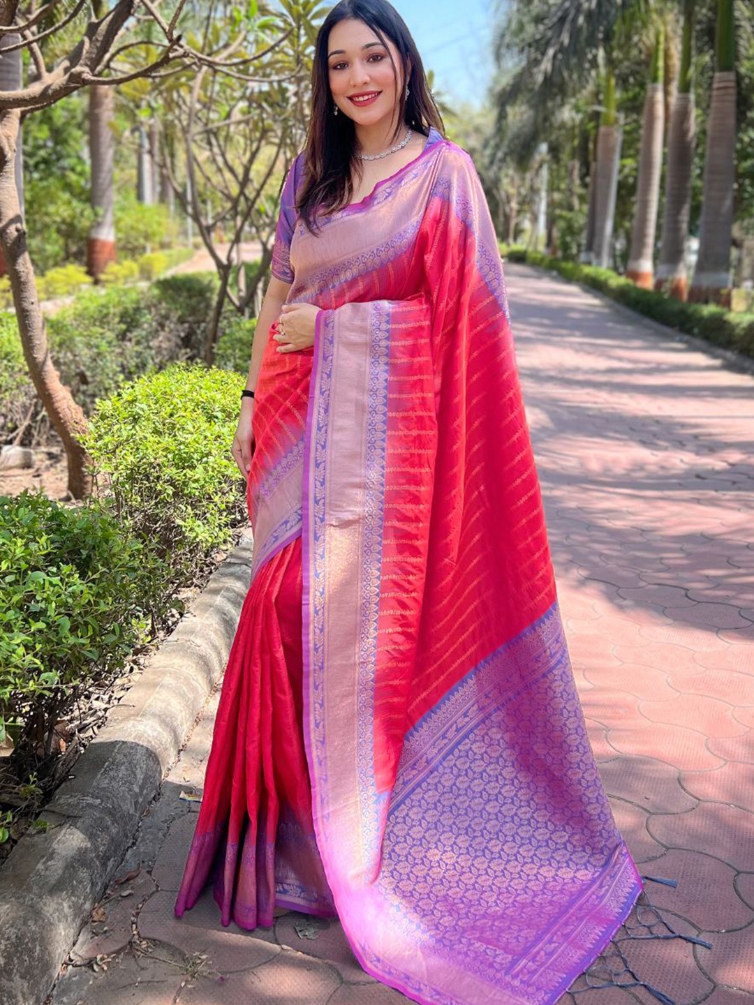 

LeeliPeeri Designer Striped Zari Woven Saree, Red