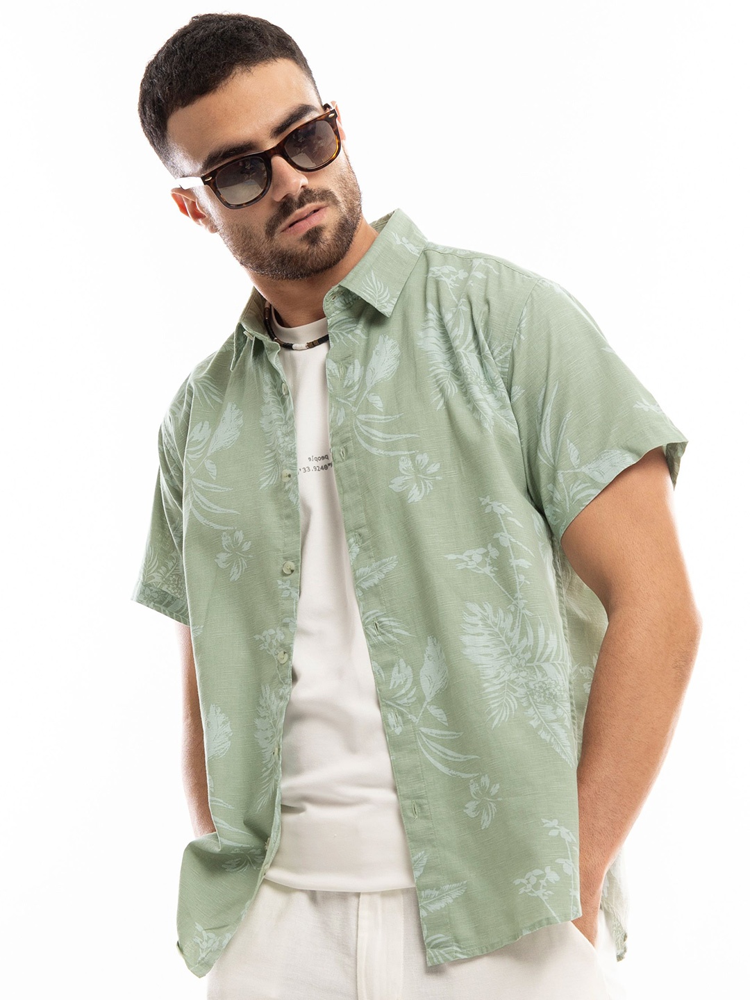 

Beyoung Men Comfort Floral Opaque Printed Casual Shirt, Green