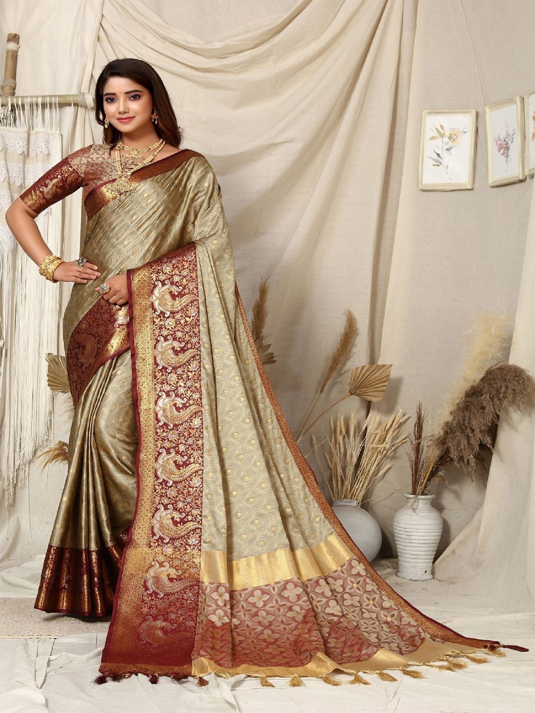 

JULEE Ethnic Motif Zari Woven Kanjeevaram Tassel Saree, Beige