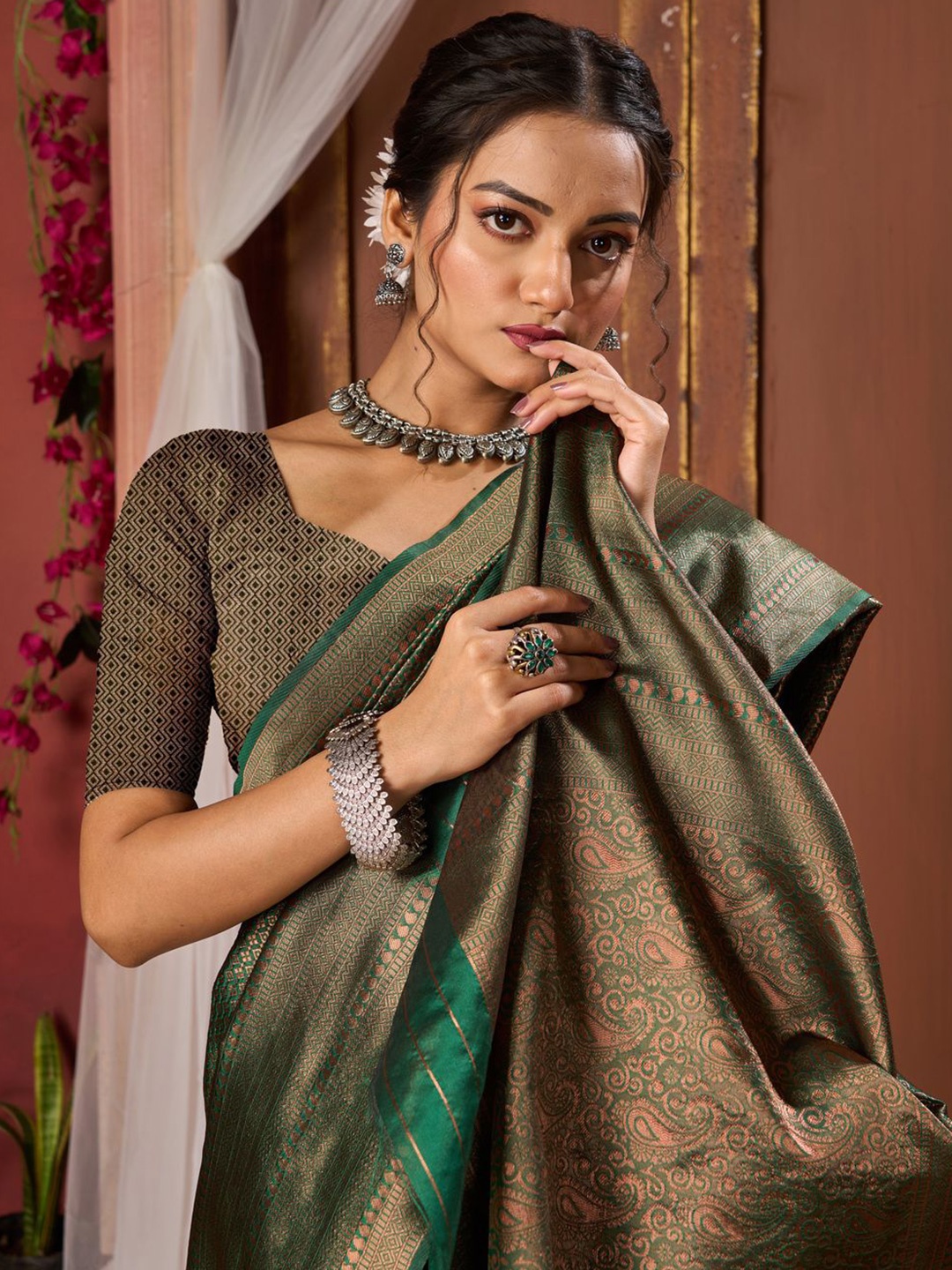 

KALINI Woven Design Zari Banarasi Saree, Green