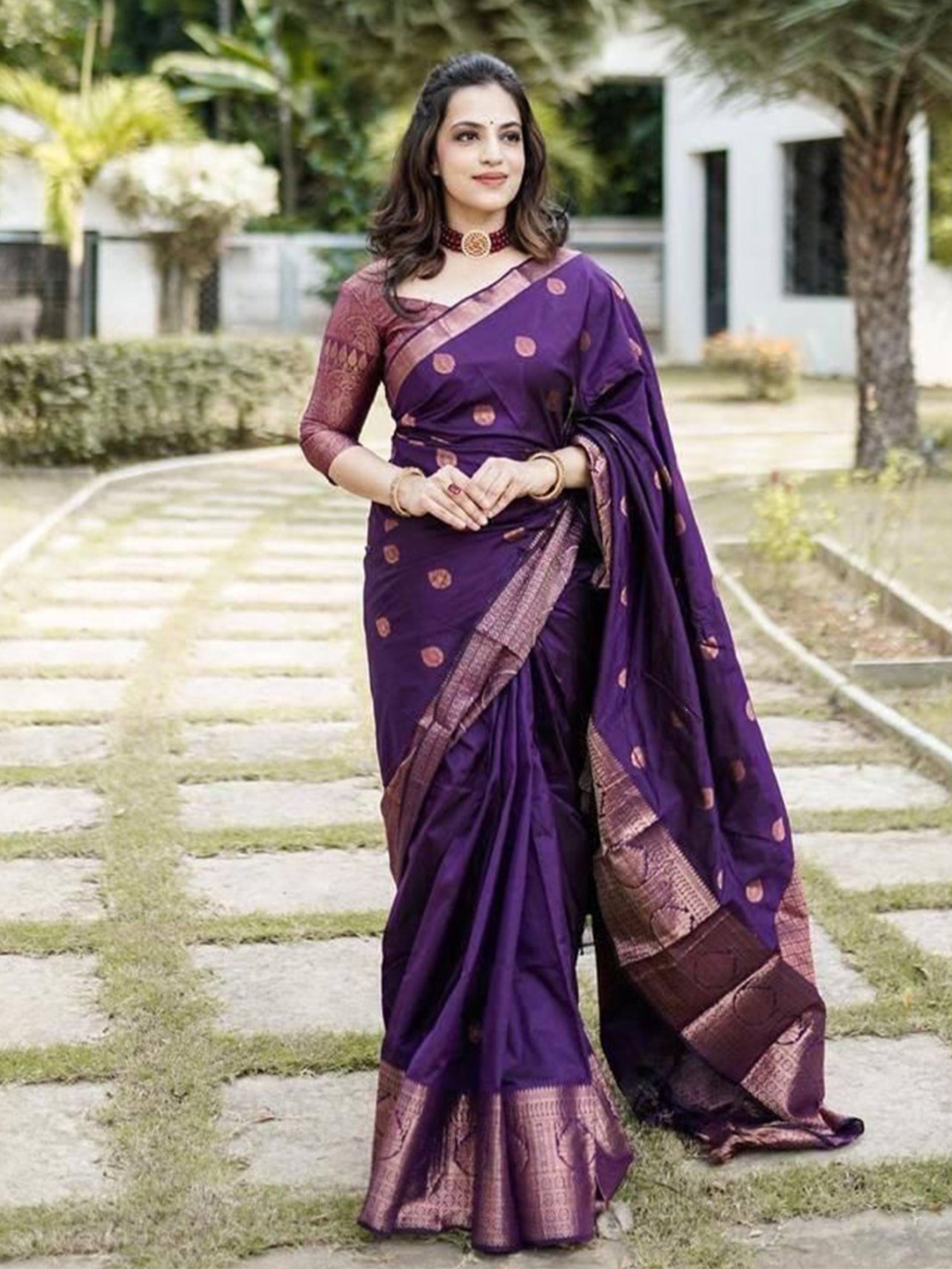 

Upalksh Ethnic Motif Zari Woven Kanjeevaram Saree, Purple
