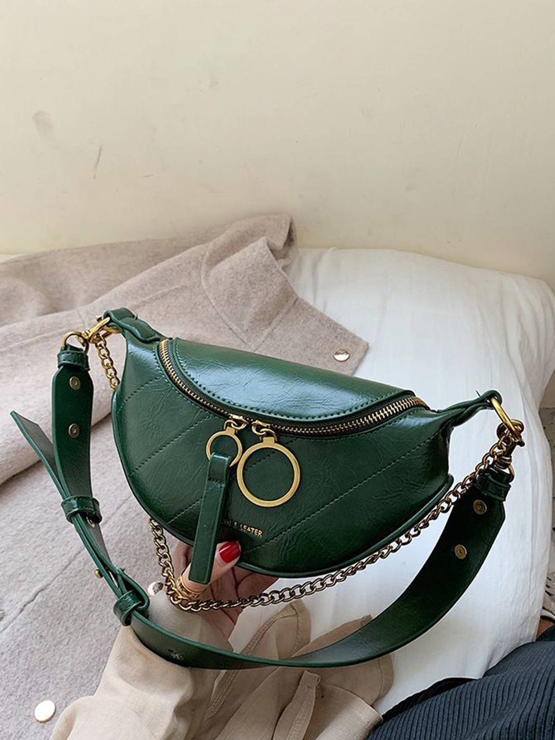 

Diva Dale PU Bucket Handheld Bag with Tasselled, Green