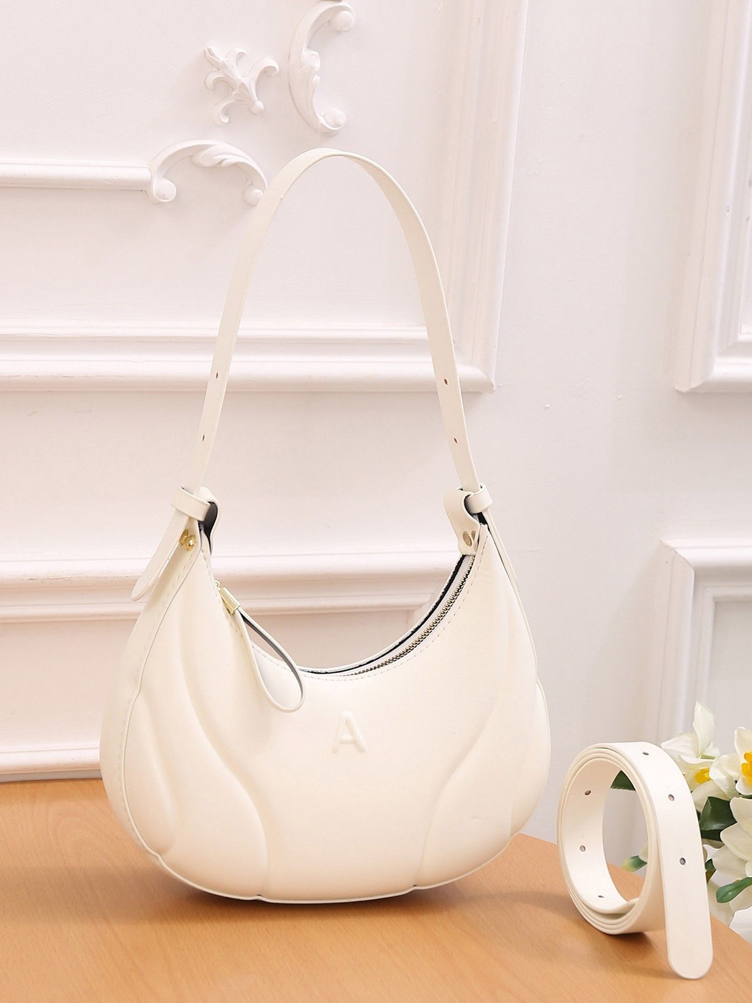 Diva Dale PU Oversized Bucket Hobo Bag with Tasselled, White