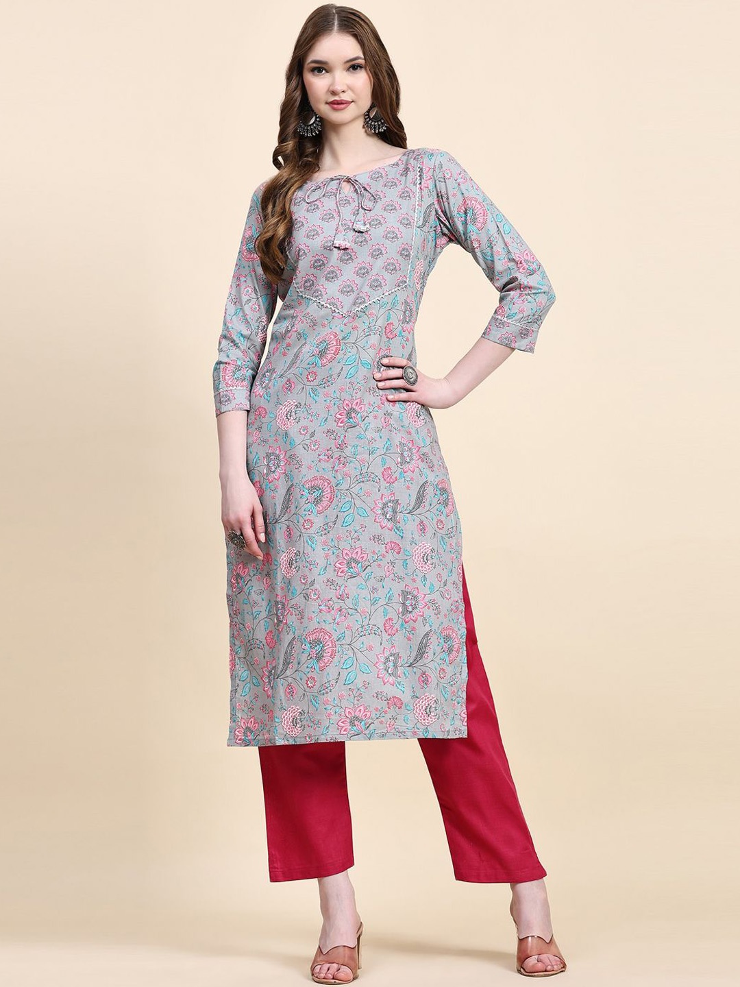 

Siya Fashion Floral Printed Straight Kurta with Palazzos, Grey