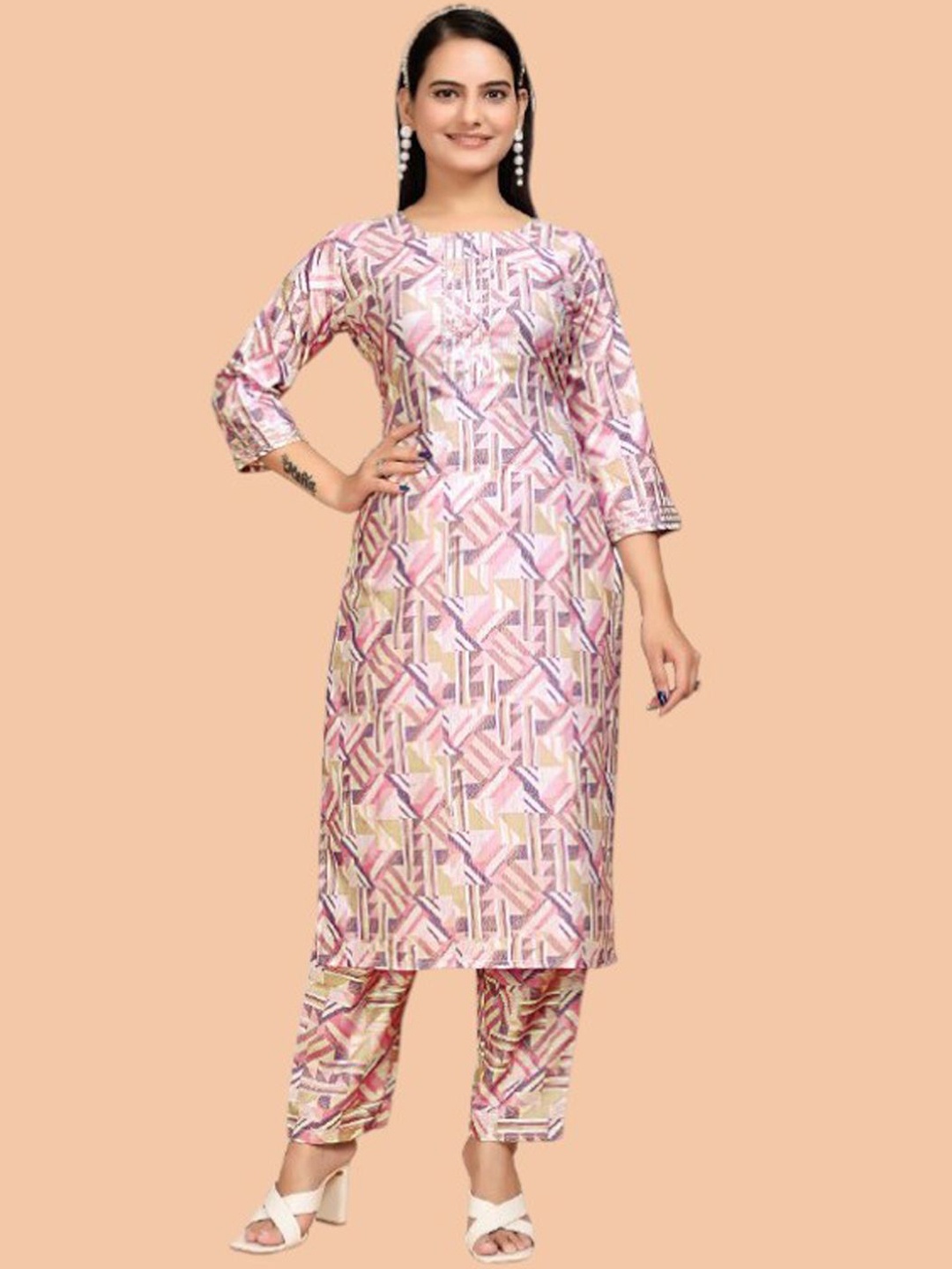 

Siya Fashion Geometric Printed Straight Kurta with Palazzos, Pink