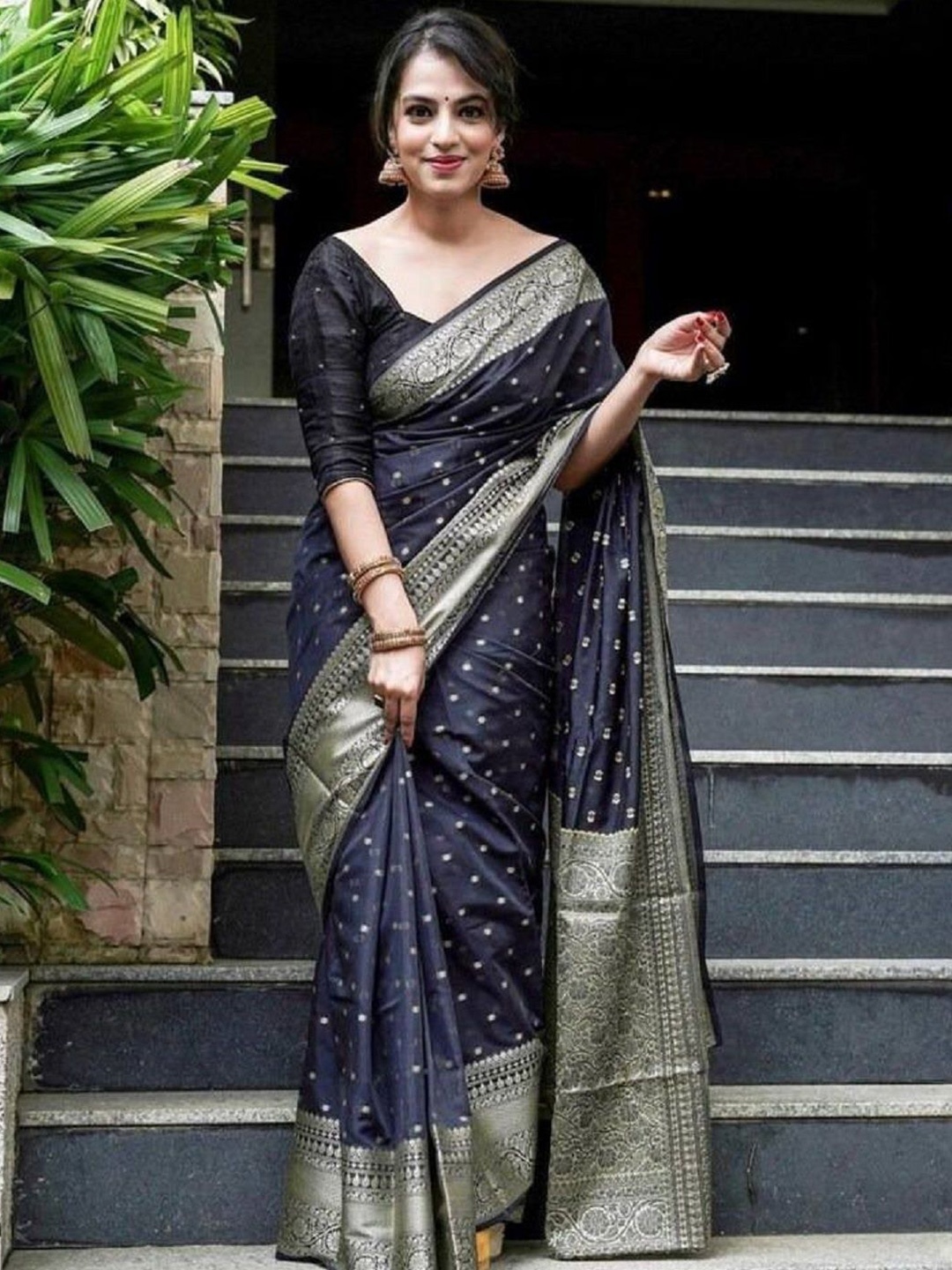 

LADY SHOPI Woven Design Pure Silk Saree, Black
