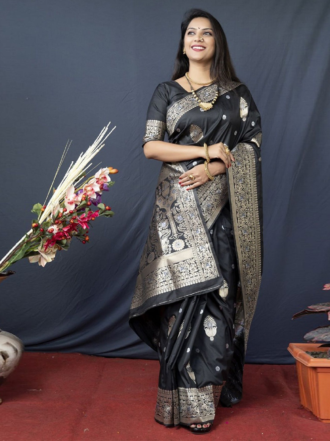 

LADY SHOPI Ethnic Motifs Zari Saree, Black