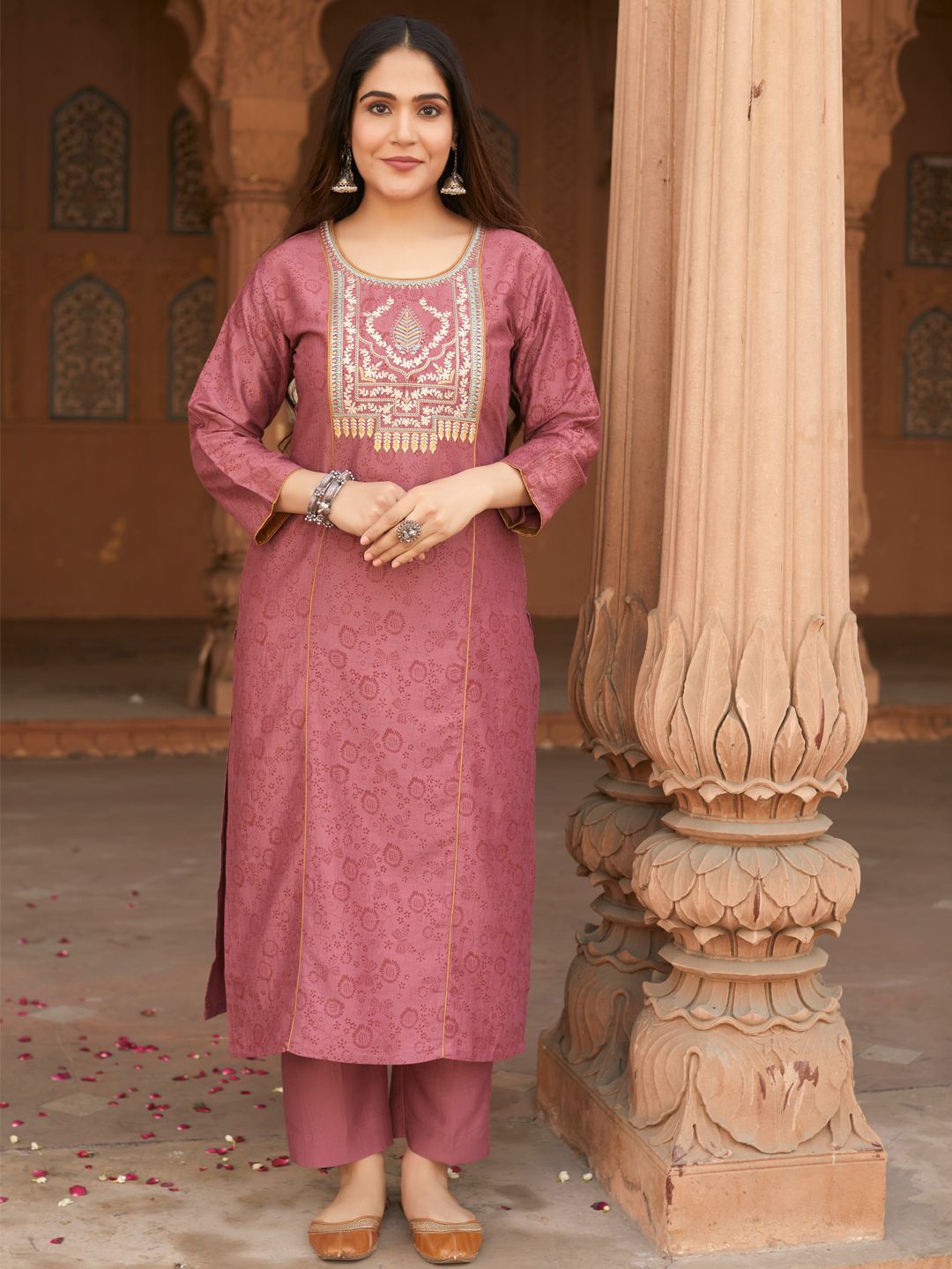 

WOMEN PLUS Ethnic Motifs Printed Embroidered Thread Work Straight Kurta, Pink