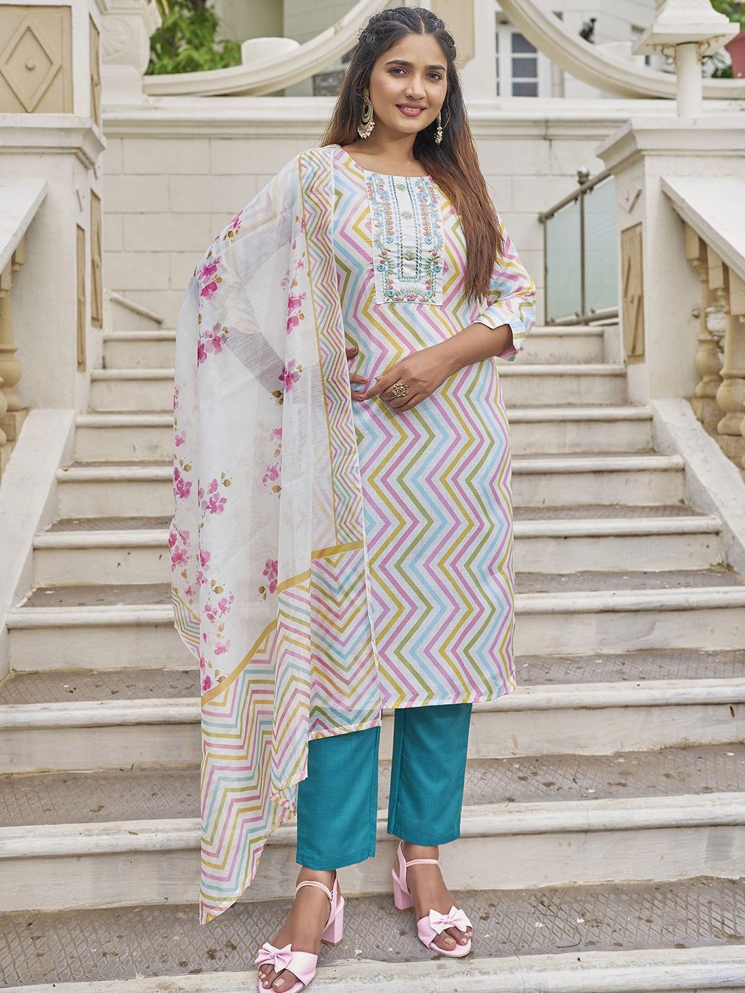 

TRAHIMAM Leheriya Embroidered Straight Kurta & Trousers With Dupatta, Cream