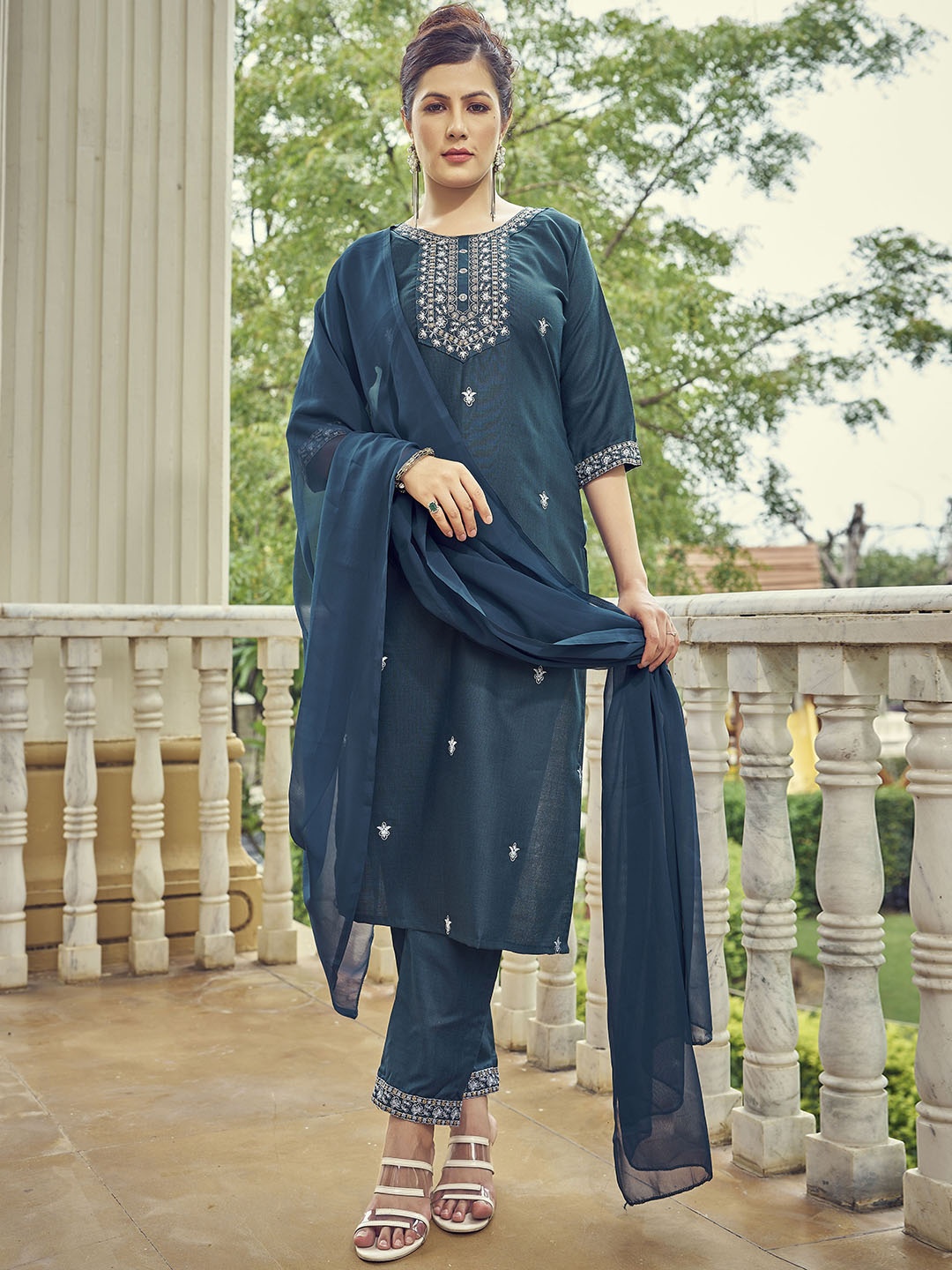 

TRAHIMAM Floral Embroidered Straight Kurta & Trousers With Dupatta, Teal
