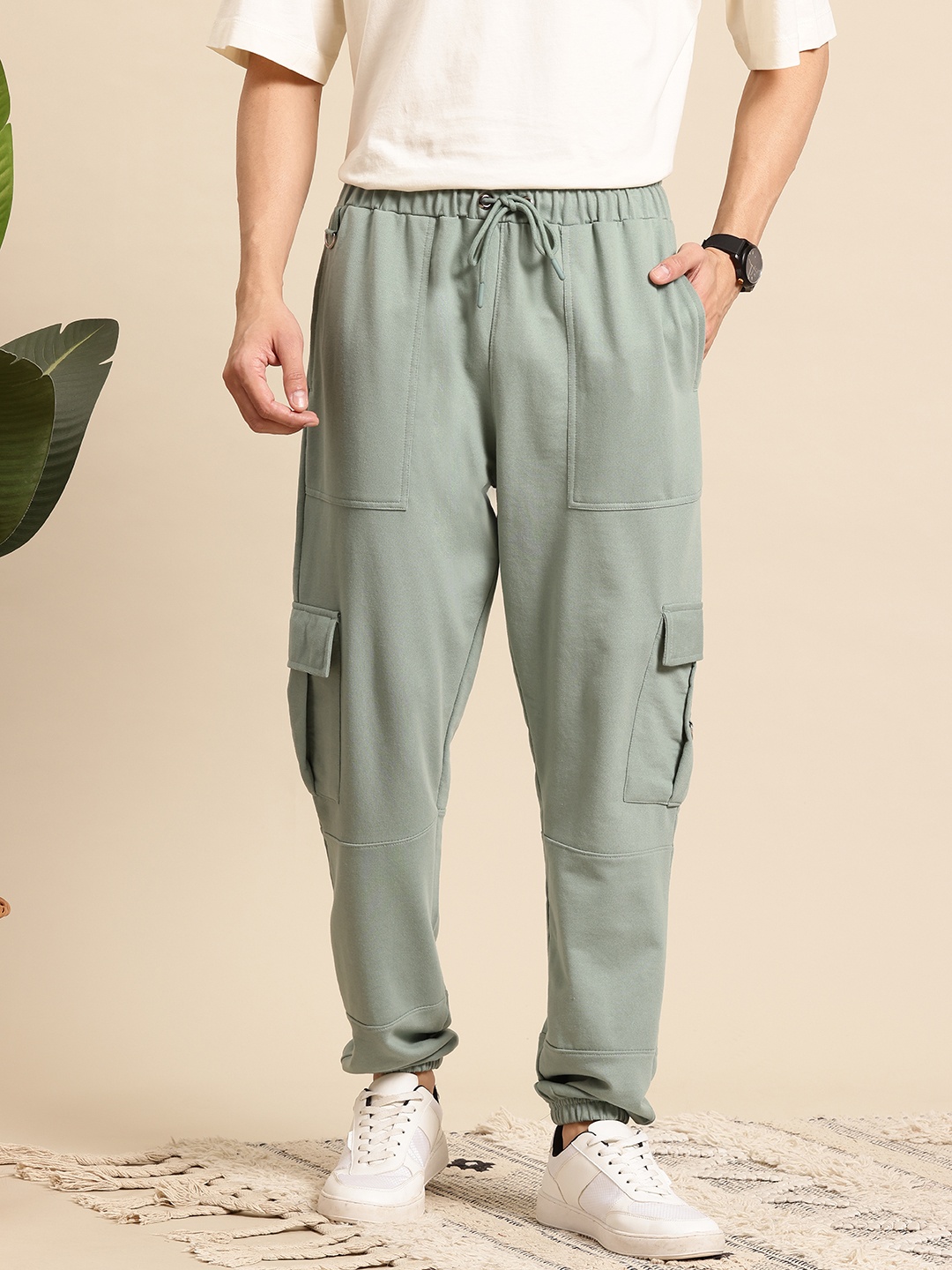 

Mast & Harbour Men Relaxed Fit Cargo Style Joggers, Green